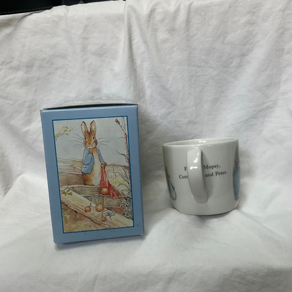 Vintage Peter Rabbit Two-Handled Mug by Wedgewood New in Box - Picture 7 of 10
